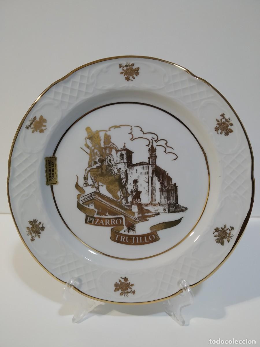 Antiquit&eacute;s: PLATO DE TRUJILLO DECORADO A MANO EN ORO DE LEY