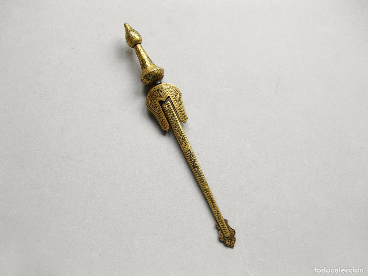 Antig&uuml;edades: ANTIGUA DAGA O ESPADA ABRECARTAS DE ARTE DAMASQUINADO. TOLEDO. MINIATURA JINETA REY BOABDIL