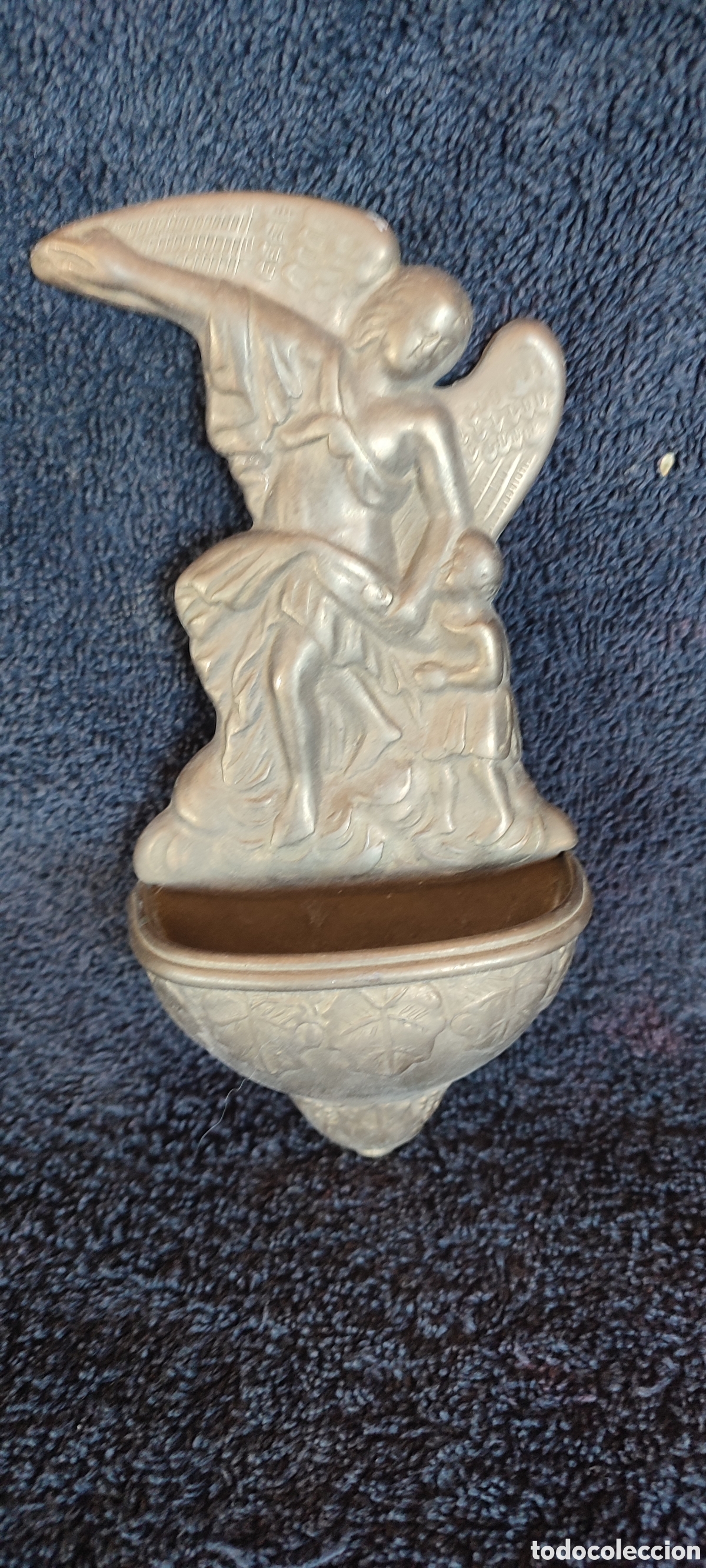 Antig&uuml;edades: Antigua benditera de bronce o lat&oacute;n.