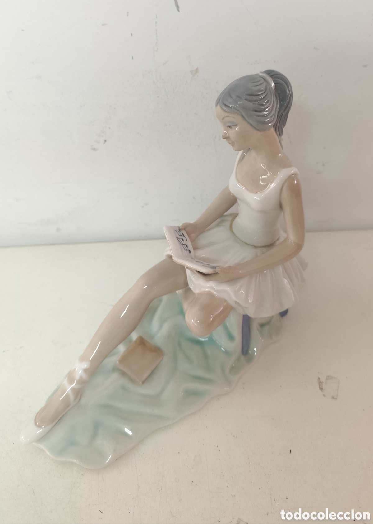 Antig&uuml;edades: Figura porcelana tengra - Foto 3