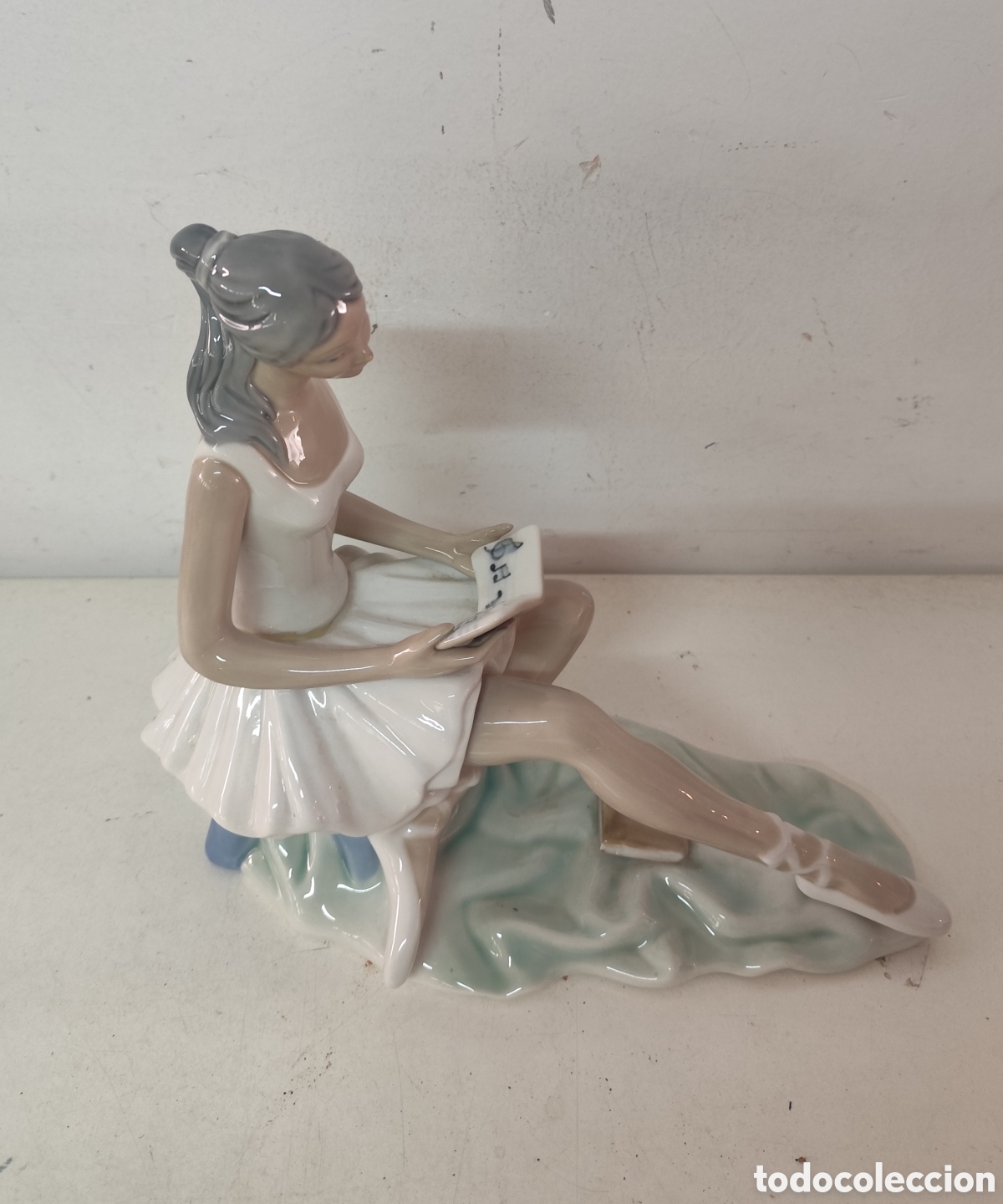 Antig&uuml;edades: Figura porcelana tengra