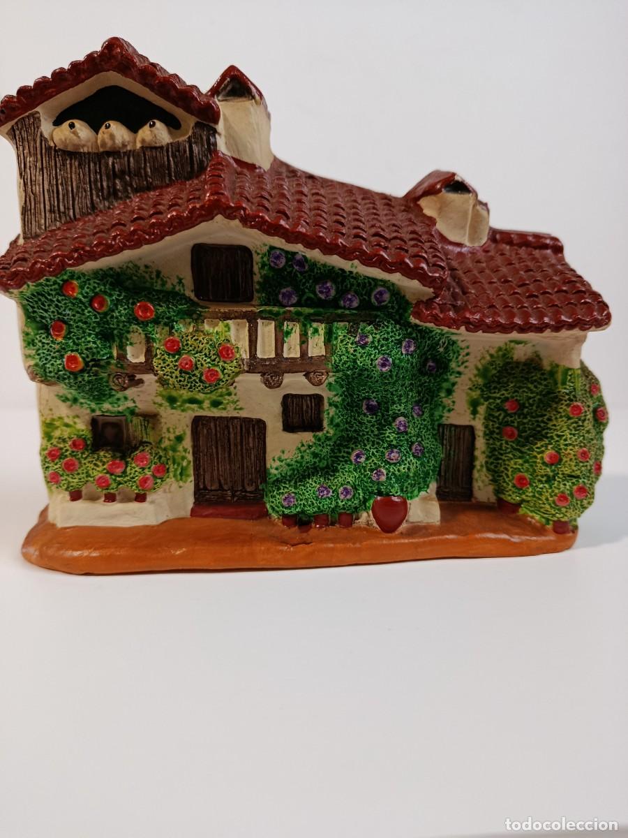 Antig&uuml;edades: CASITA DE PARED CRAMICAS MARQUEZ 18x14cm