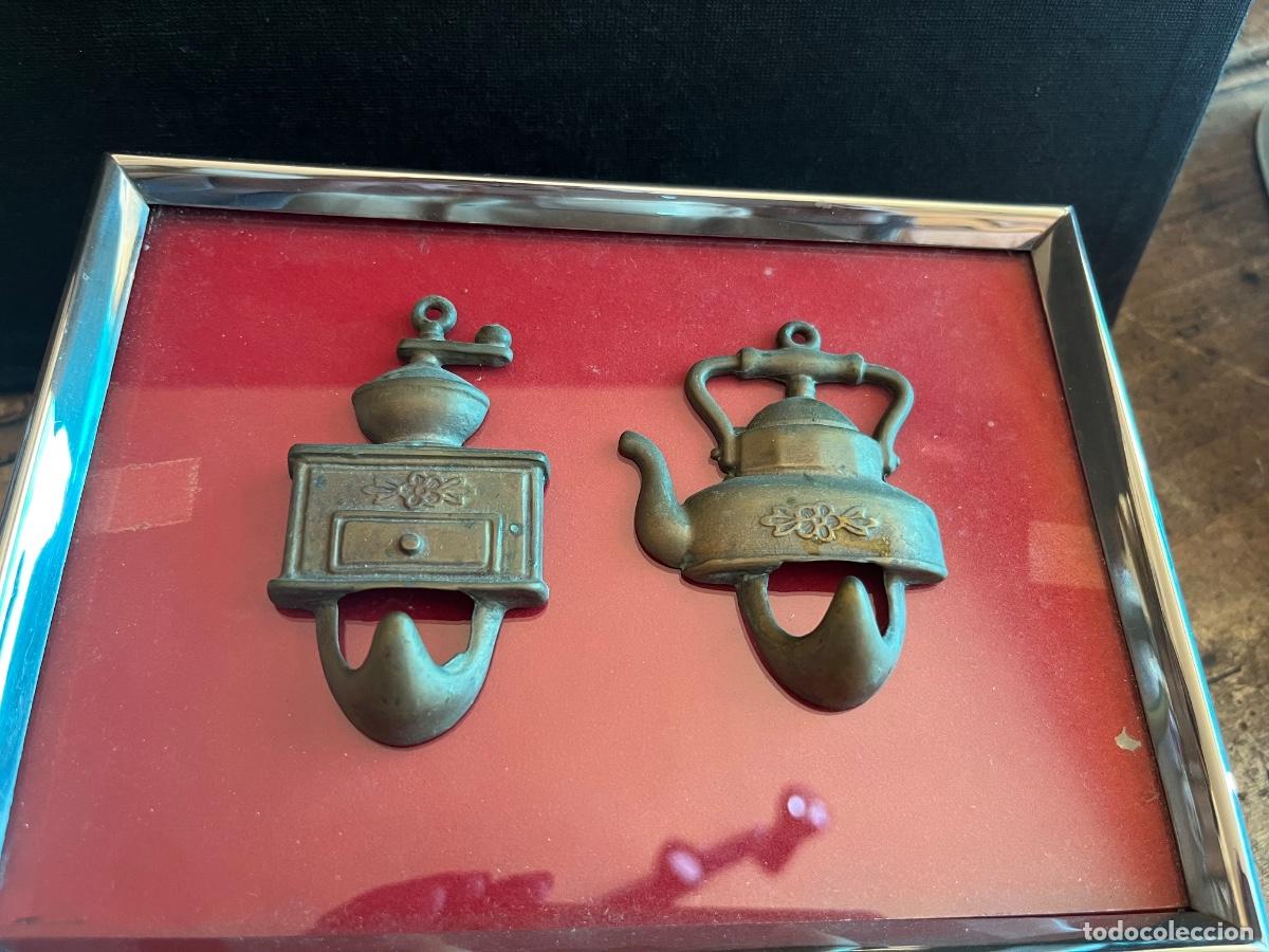 Antig&uuml;edades: PERCHAS COLGADORES DE BRONCE MOLINILLO CAF&Eacute; Y TETERA - Foto 2