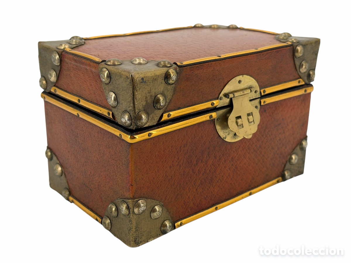 Antiquit&eacute;s: Antigua Caja de Herrajes