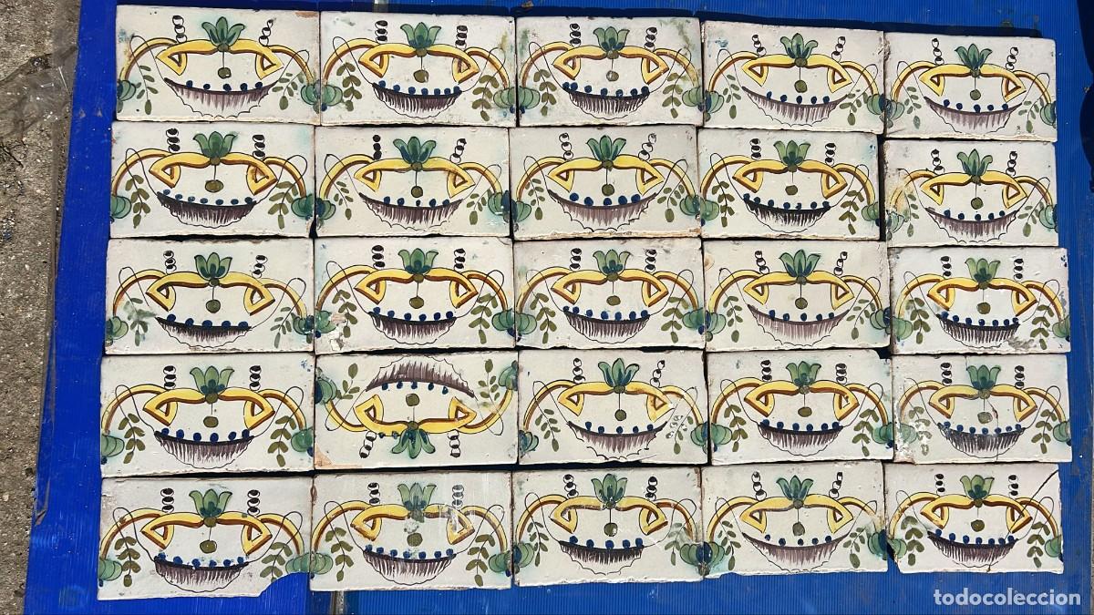 Antig&uuml;edades: AZULEJOS DE MANISES LOTE DE 25 UDS. DEL SIGLO XIX DE ESCALERA IDEAL PARA CENEFA O DECORACION