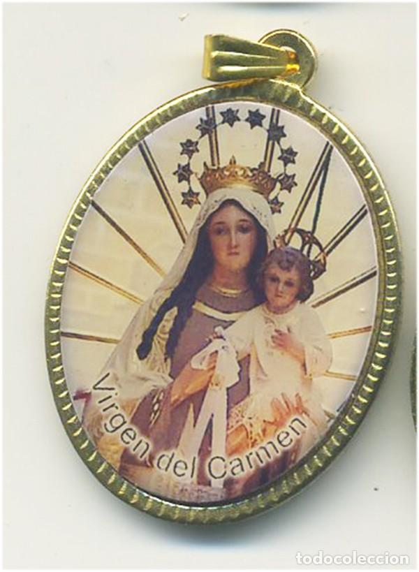 Antig&uuml;edades: VIRGEN DEL CARMEN MEDALLA DE 3,5/2,5 CM DORADA E IMAGEN EN ESMALTE