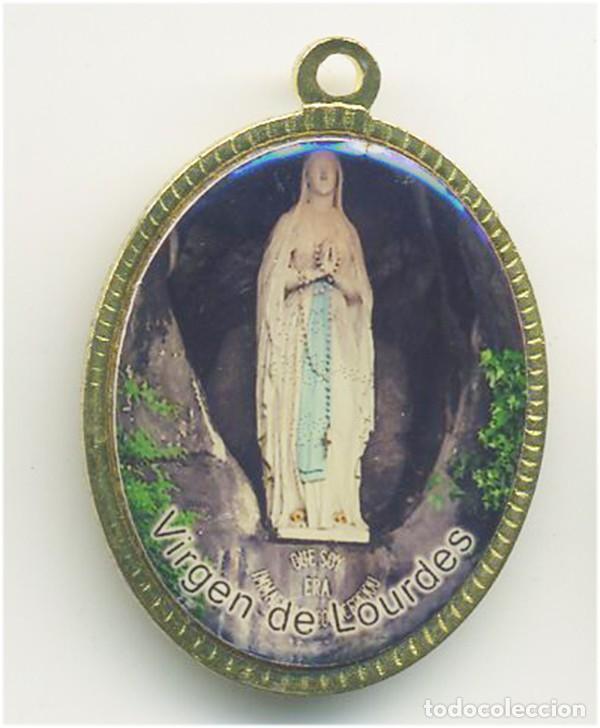 Antig&uuml;edades: VIRGEN DE LOURDES MEDALLA DE 3,5/2,5 CM DORADA E IMAGEN EN ESMALTE