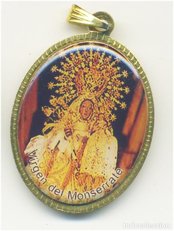 Antig&uuml;edades: VIRGEN DE MONSERRATE MEDALLA DE 3,5/2,5 CM DORADA E IMAGEN EN ESMALTE