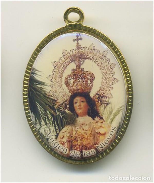 Antig&uuml;edades: VIRGEN DE LAS NIEVES MEDALLA DE 3,5/2,5 CM DORADA E IMAGEN EN ESMALTE