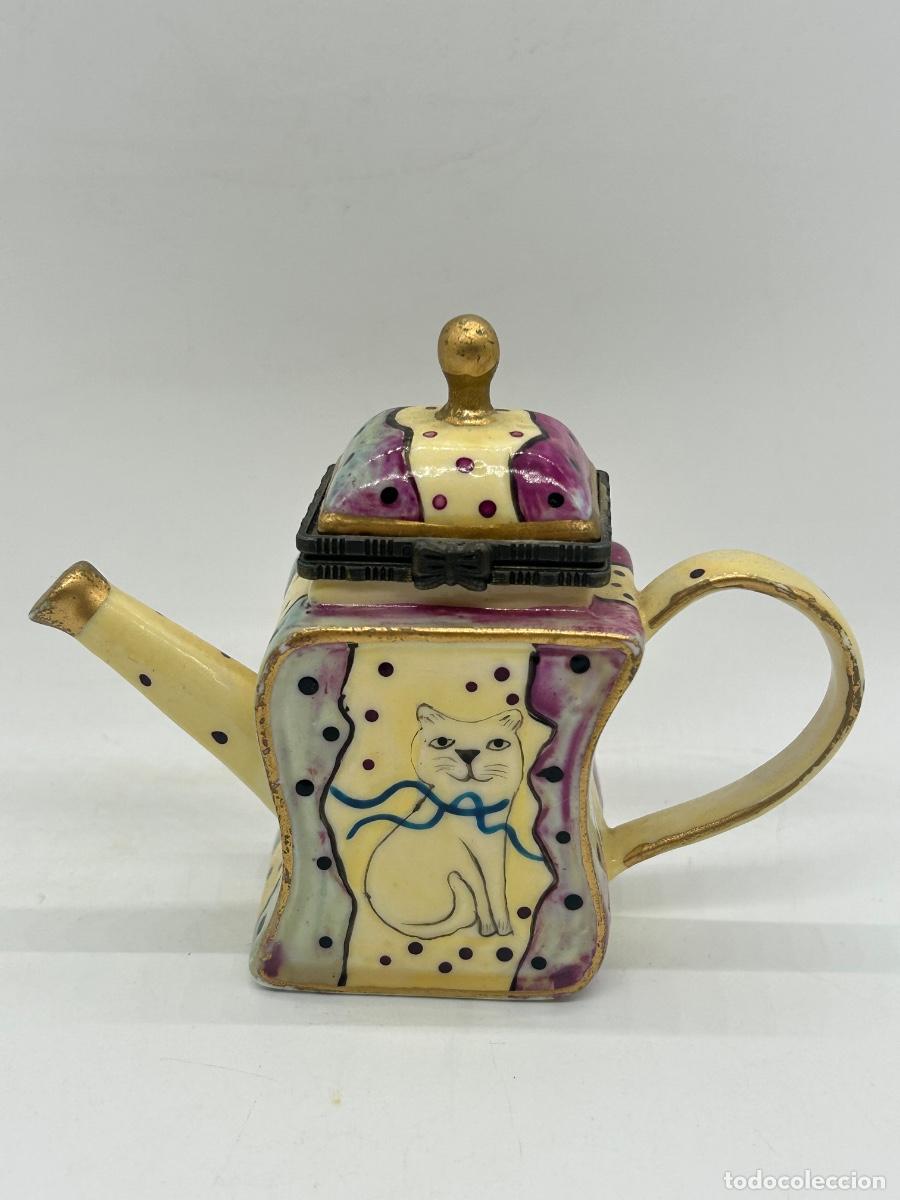 Antig&uuml;edades: Mini tetera decorativa de porcelana con gato - cajita joyero / trinket con tapa abatible