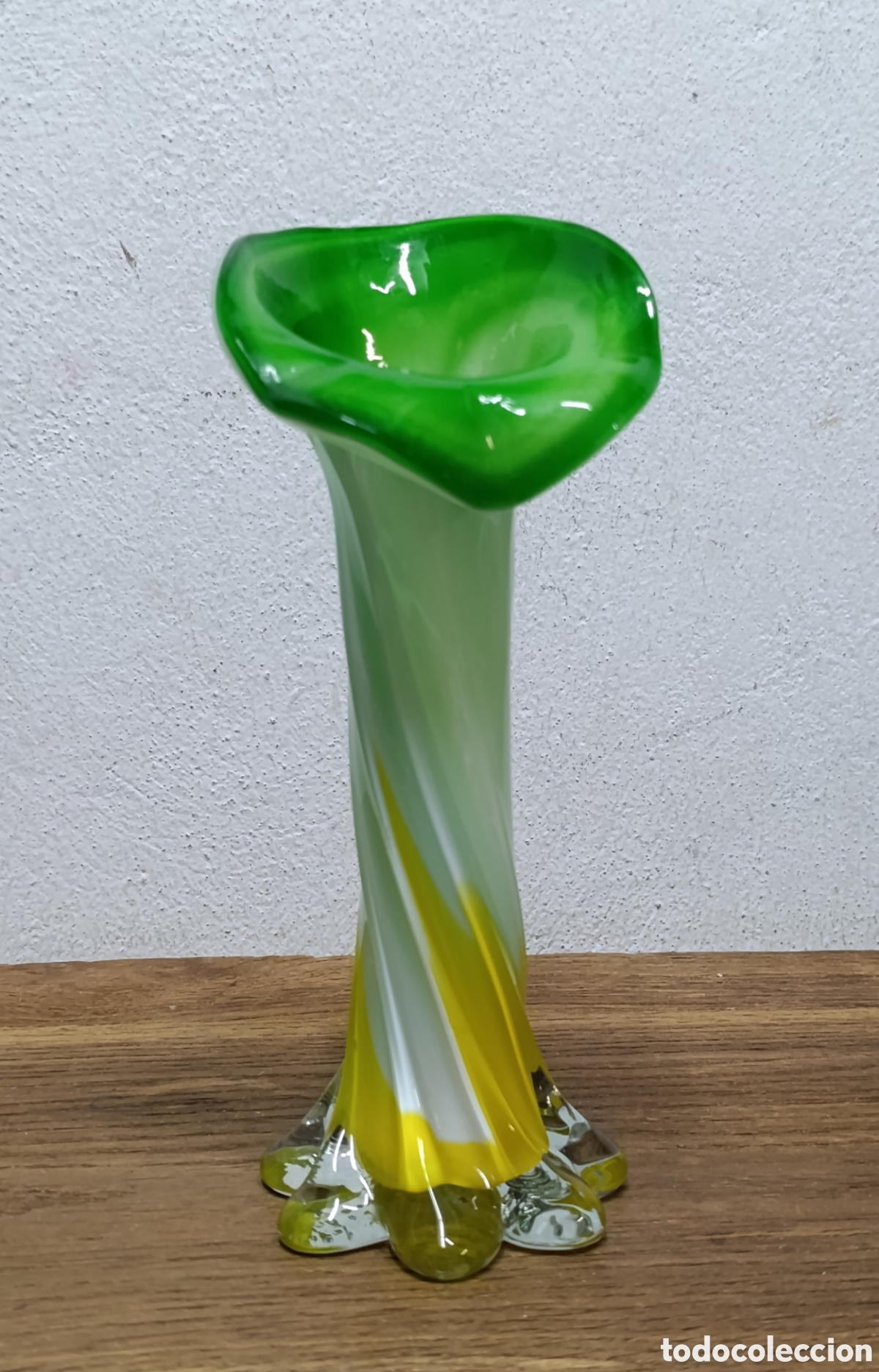 Antig&uuml;edades: MUY BONITO JARR&Oacute;N O VIOLETERO DE CRISTAL DE MURANO.