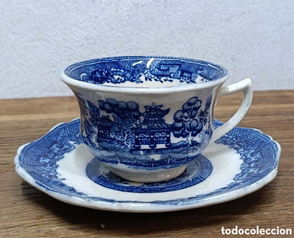 Antig&uuml;edades: ANTIGUO JUEGO DE TAZA Y PLATO DE CER&Aacute;MICA DE SAN JUAN DE AZNALFARACHE, MODELO WILLOW.