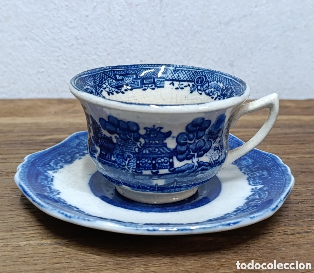Antig&uuml;edades: ANTIGUO JUEGO DE TAZA Y PLATO DE CER&Aacute;MICA DE SAN JUAN DE AZNALFARACHE, MODELO WILLOW