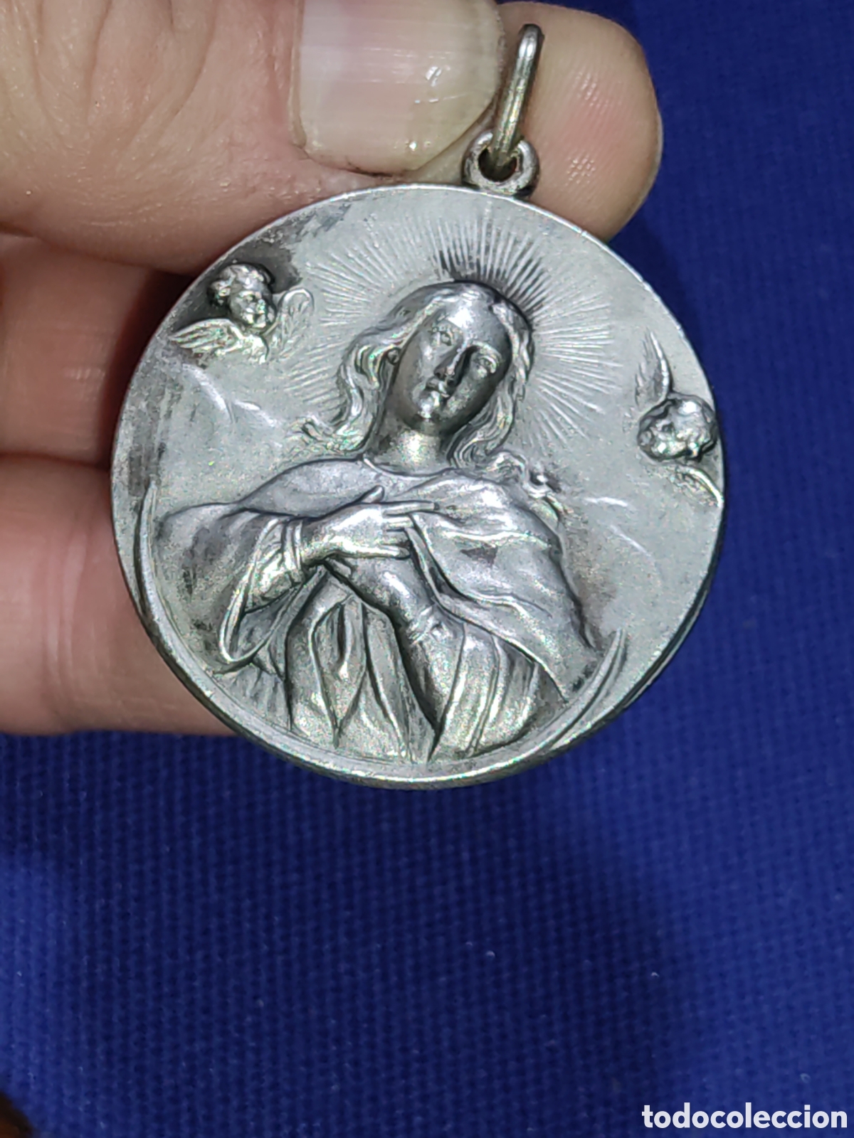 Antig&uuml;edades: Hermosa medalla de la pur&iacute;sima o virgen de la Inmaculada con querubines o angelitos.