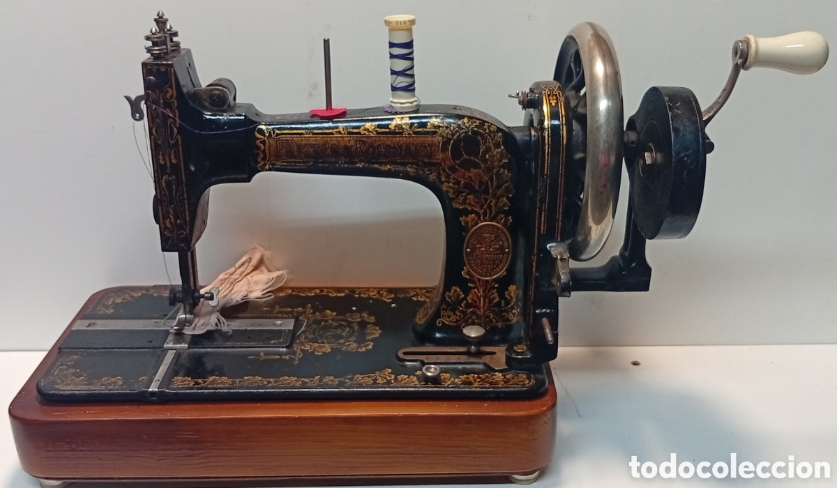 Antig&uuml;edades: Antigua M&aacute;quina de Coser de Manivela FRISTER & ROSSMANN (Berl&iacute;n) - Preciosos Dorados Originales -