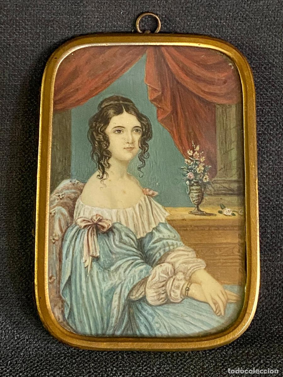 Oggetti Antichi: Una miniatura de retrato femenina , datada aproximadamente entre 1825 y 1840. Firmada P. Dauder.