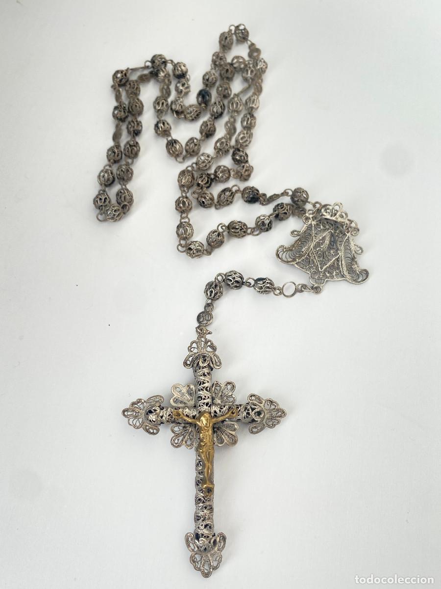 Antig&uuml;edades: Rosario grande de filigrana de plata con el Cristo sobredorado. c. 1880-1920