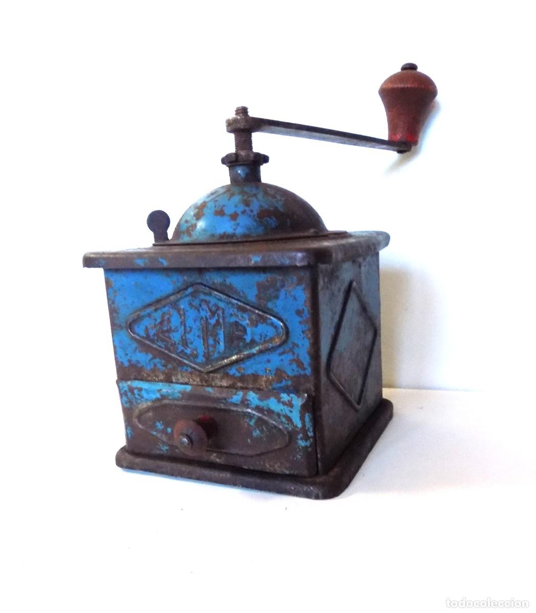 Antig&uuml;edades: MOLINILLO DE CAF&Eacute;, MET&Aacute;LICO -AZUL- POMO Y TIRADOR DE MADERA, MARCA ELMA. ESPA&Ntilde;A. CA. 1955/1970