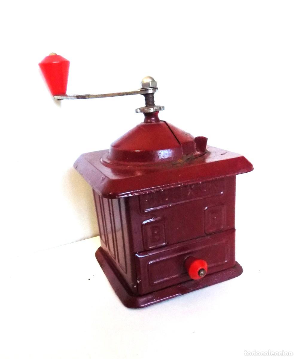 Antig&uuml;edades: MOLINILLO DE CAF&Eacute; MARCA MOLIXON. MODELO B. -ROJO-. ESPA&Ntilde;A. CA. 1950/60