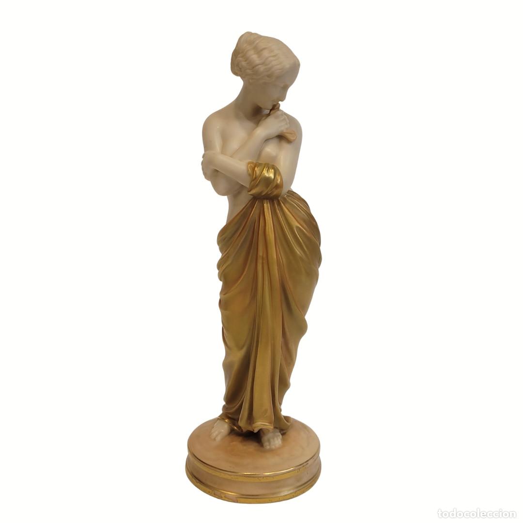 Antig&uuml;edades: Escultura / Figura &ldquo;Joy&rdquo; en porcelana, James Hadley para Royal Worcester, 1925 &ndash; Inglaterra
