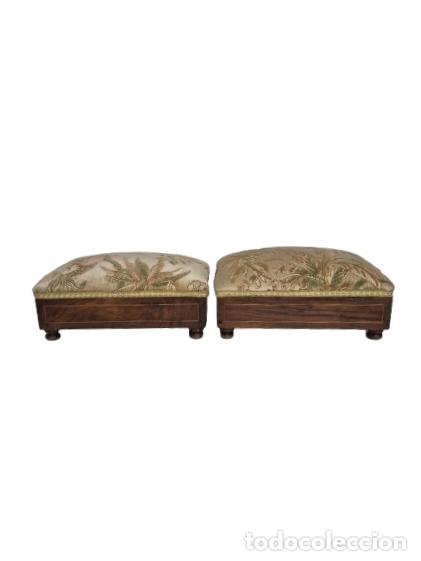 Antig&uuml;edades: Pareja de Reposapi&eacute;s, Escabeles Isabelinos - Madera de Jacaranda - Tapicer&iacute;a en Buen Estado - S.XIX