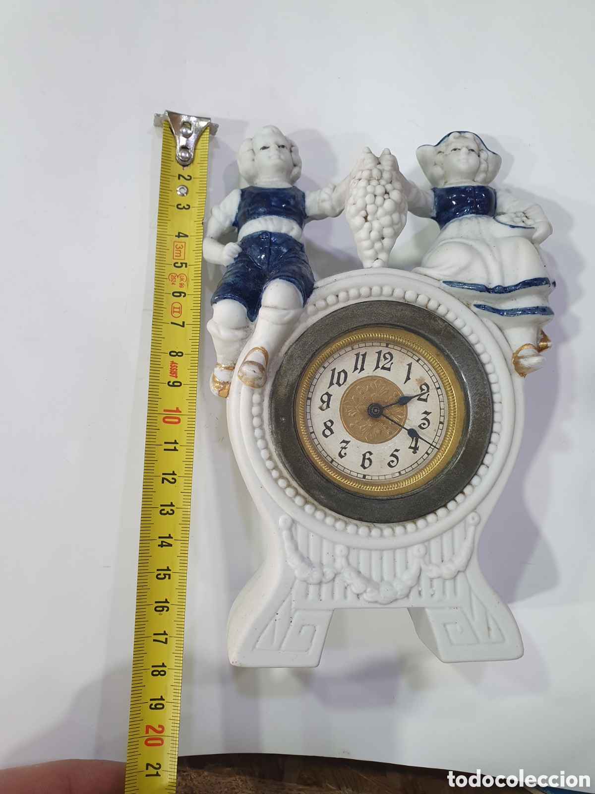 Antig&uuml;edades: Antiguo reloj en biscuit. (L98) - Foto 2
