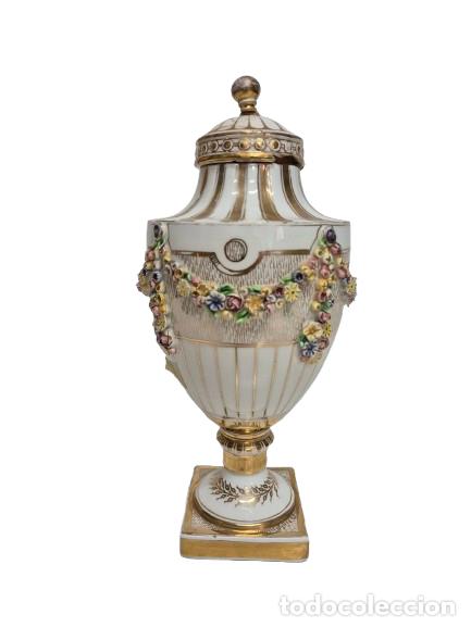 Antig&uuml;edades: Decorativo Jarr&oacute;n con Tap&oacute;n - Copa de Porcelana Dresden, Alemania - A&ntilde;os 20