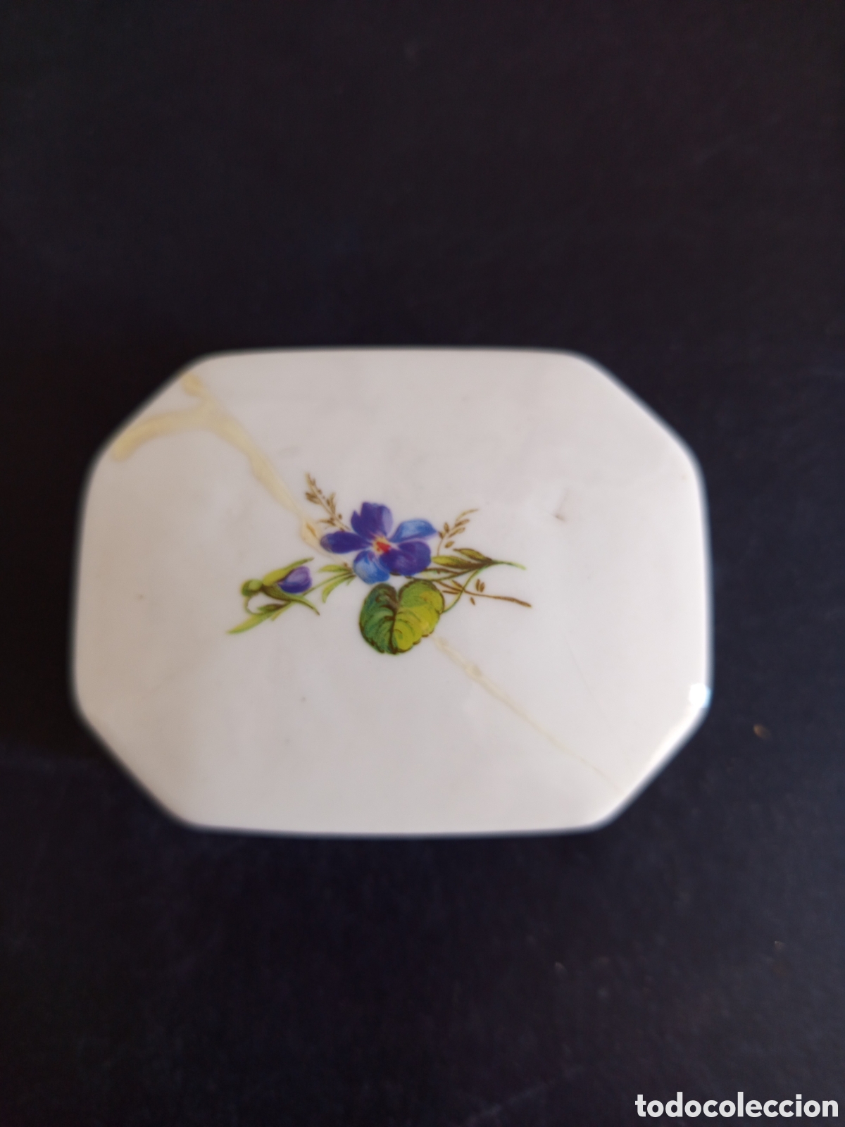 Antig&uuml;edades: CAJA CER&Aacute;MICA MOTIVOS FLORALES. REPARADA. ANTIG&Uuml;EDAD SOBRE 40/50 A&Ntilde;OS. PESO 150 GRAMOS.
