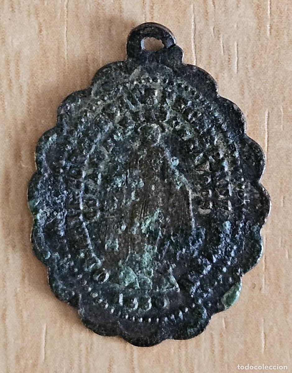 Antiques: Antigua Medalla Religiosa en Cobre - Virgen La Milagrosa a&ntilde;o 1830 - Visitar Reverso - 24x18mm.