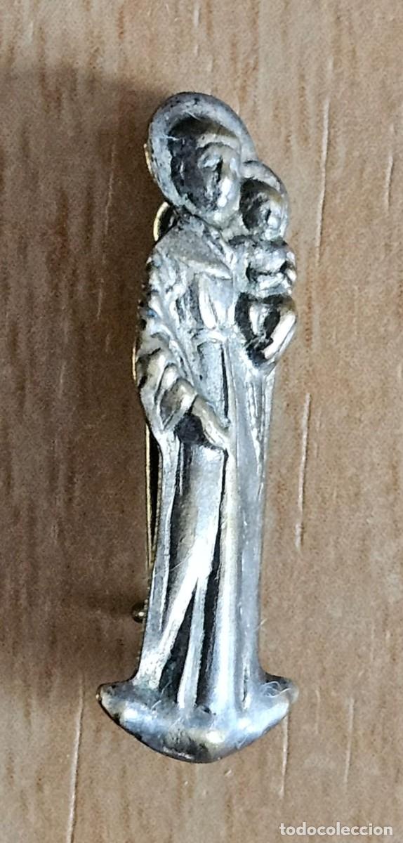 Antiques: Antiguo Alfiler Religioso en Metal - San Jos&eacute; y Ni&ntilde;o Jes&uacute;s - 24x8mm.