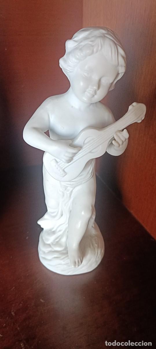 Antiques: Querub&iacute;n m&uacute;sico guitarra biscuit
