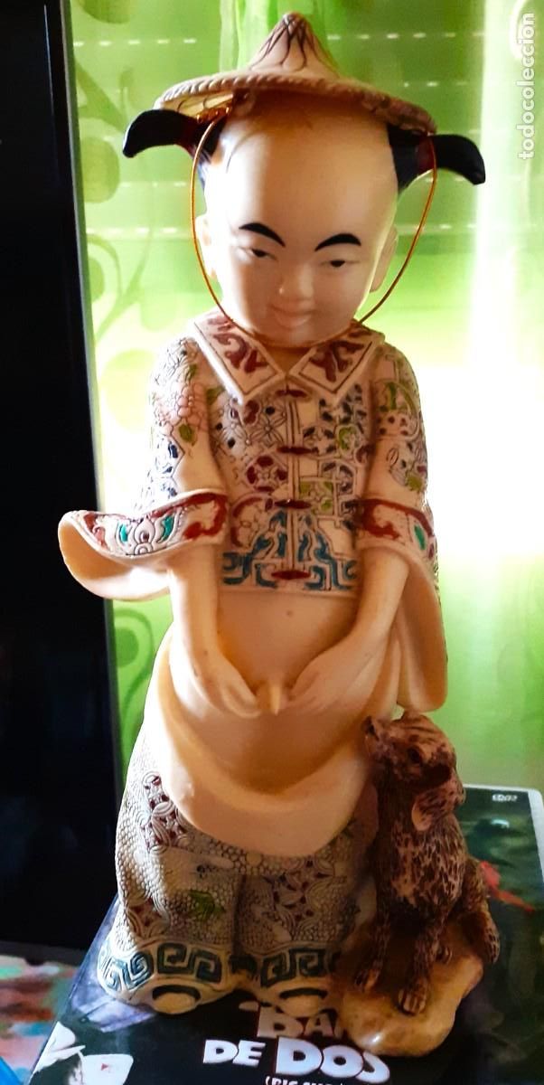 Antig&uuml;edades: FIGURA GRACIOSA DE PORCELANA CHINA.