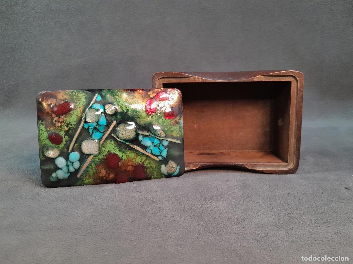 Antig&uuml;edades: CAJA ALHAJERO RECTANGULAR EN MADERA NOBLE CON PLACA ENCASTRADA DE ESMALTE DE J. CAP&Oacute;. - Foto 2