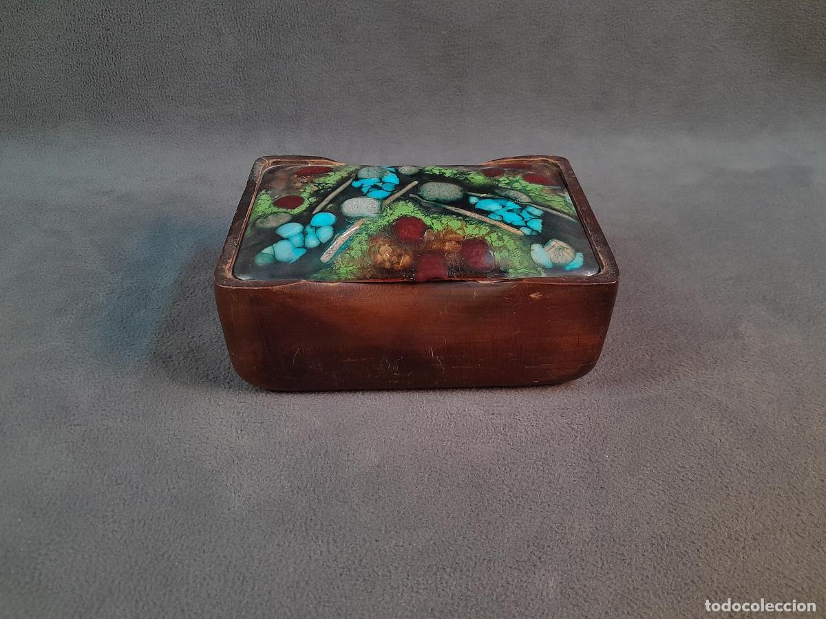 Antig&uuml;edades: CAJA ALHAJERO RECTANGULAR EN MADERA NOBLE CON PLACA ENCASTRADA DE ESMALTE DE J. CAP&Oacute;.