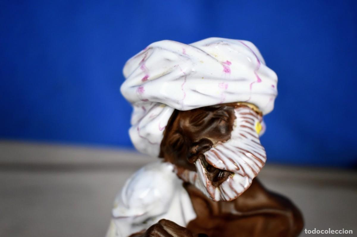 Antig&uuml;edades: Mendigo Hind&uacute; de porcelana de Algora con defectos - Foto 2