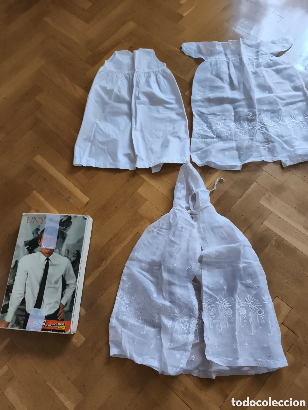 Antig&uuml;edades: Antiguo conjunto de 3 piezas de traje bautismal , bordado a mano en muy buen estado