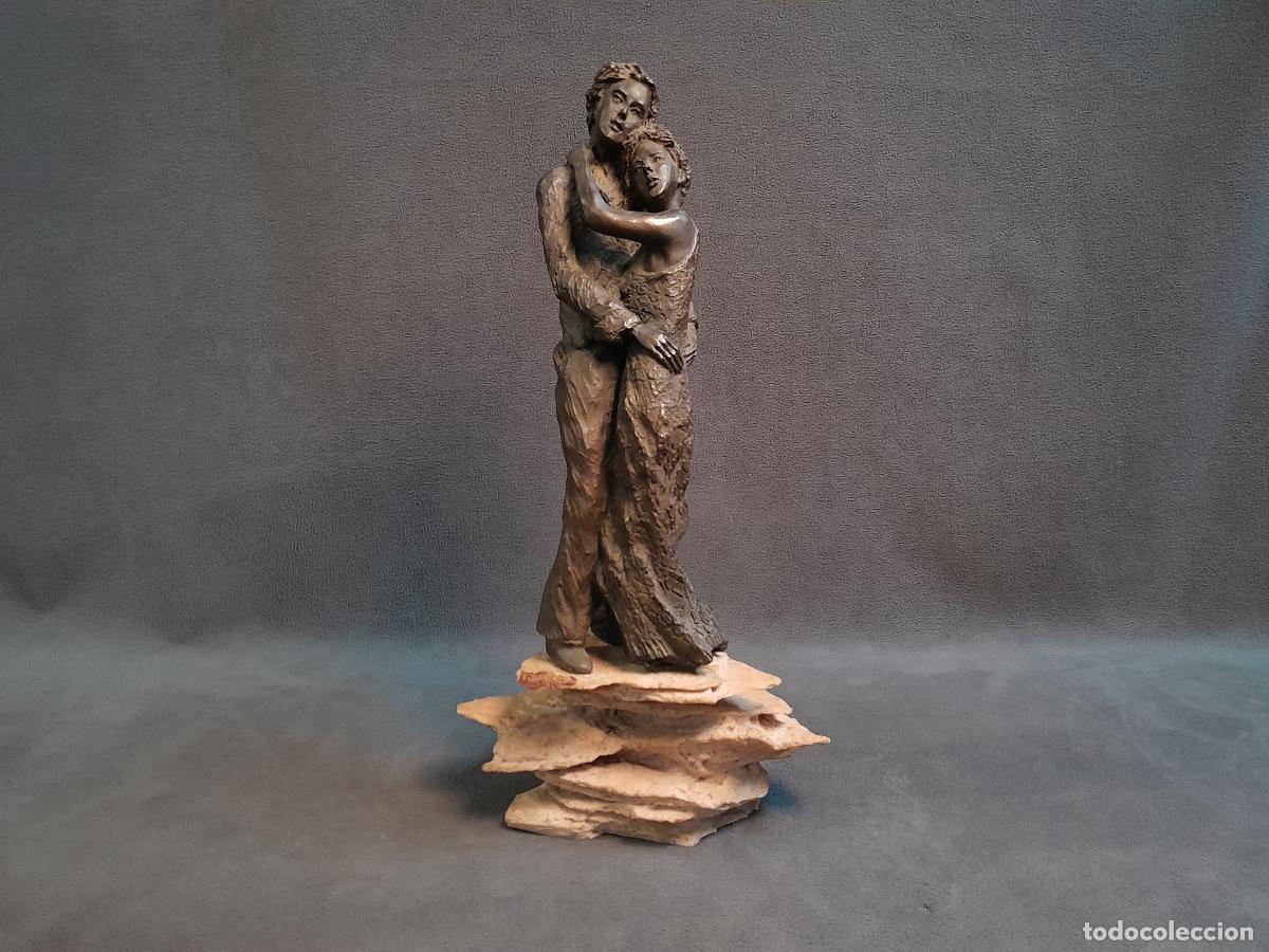 Antig&uuml;edades: ENAMORADOS DE ESTILO CONTEMPOR&Aacute;NEO EN RESINA. MARCA CAMPS CAROL. SIGLO XX