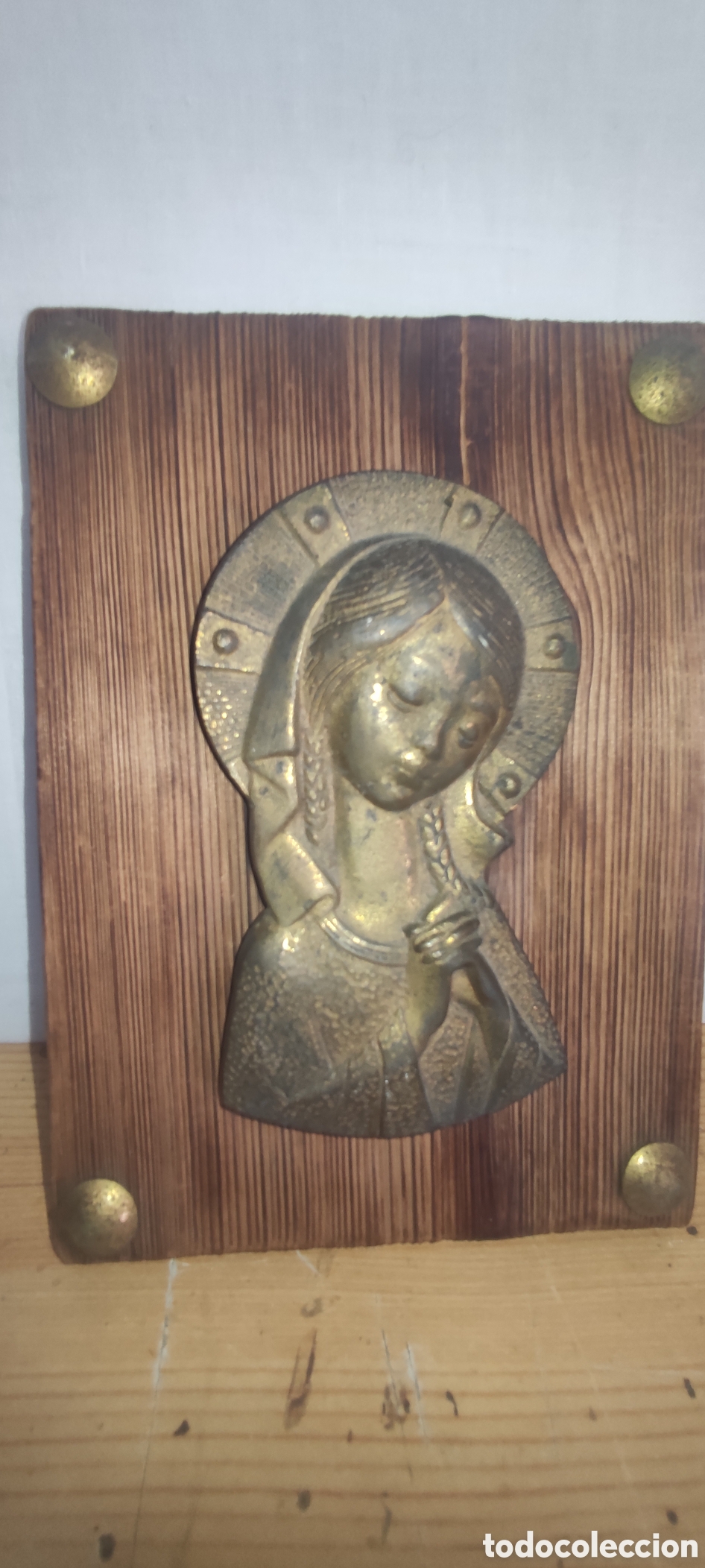 Antig&uuml;edades: Figura virgen de bronce sobre tabla - Foto 2