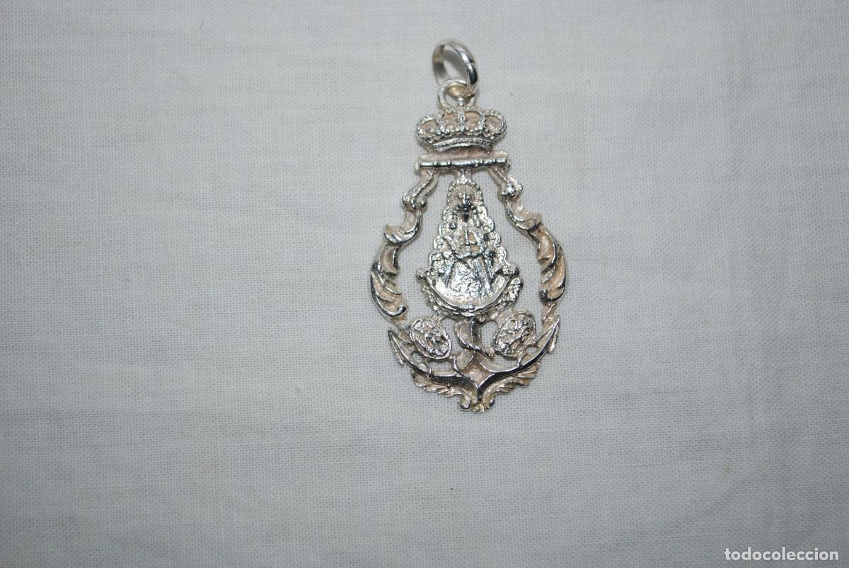 Antig&uuml;edades: MEDALLA DE PLATA DE LA VIRGEN DEL ROCIO , HERMANDAD DE CADIZ