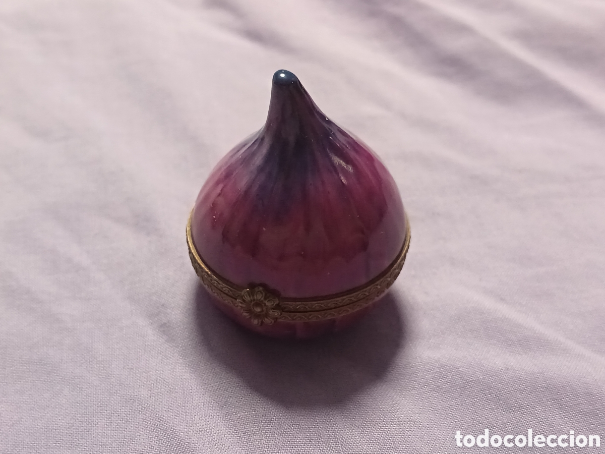 Antiquit&auml;ten: BONITA CAJITA DE PORCELANA Y LATON, LIMOGES, PINTADA A MANO,