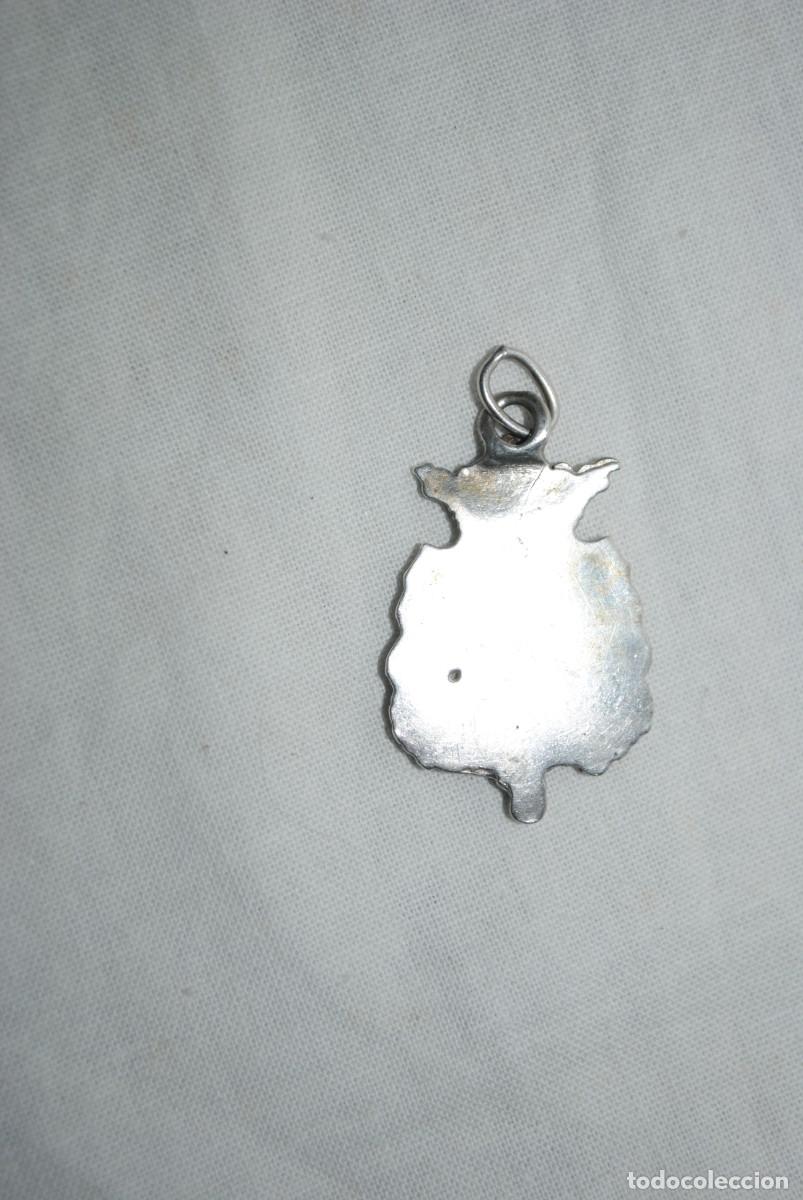Antig&uuml;edades: MEDALLA DE PLATA DE LA VIRGEN DEL ROCIO . - Foto 2