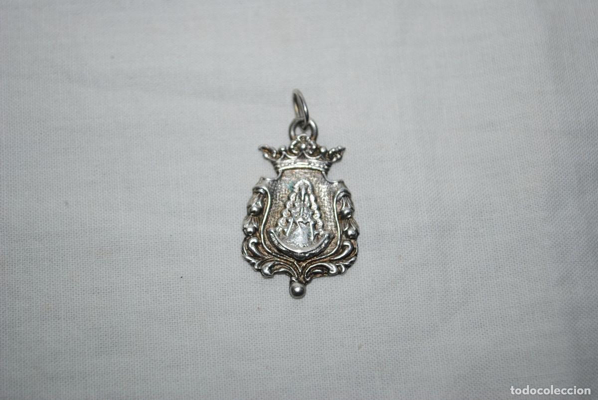 Antig&uuml;edades: MEDALLA DE PLATA DE LA VIRGEN DEL ROCIO . - Foto 3
