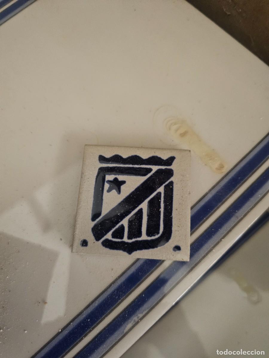 Antig&uuml;edades: Azulejos peque&ntilde;os antiguos con escudo