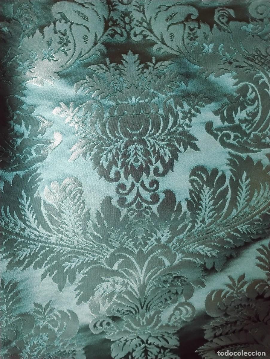 Antiguidades: ~~~~~ BROCADO ADAMASCADO VERDE ESMERALDA CON ROLEOS, ORNAMENTACIONES, MIDE 285 x 142 CM. ~~~~