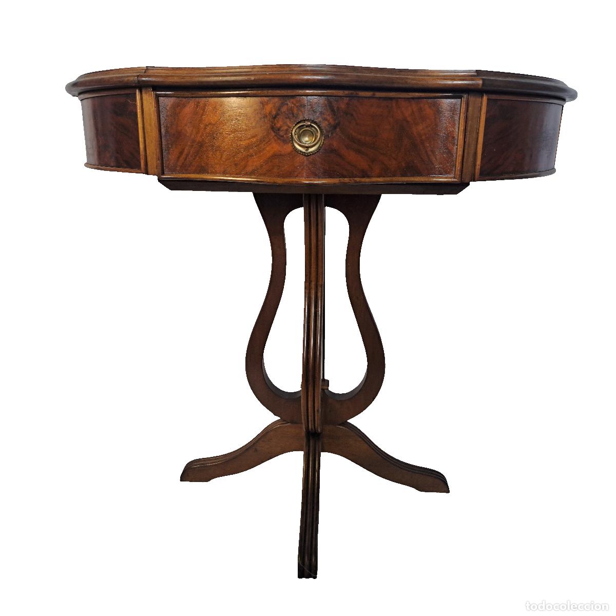 Antiquit&eacute;s: Mesa auxiliar en madera de nogal