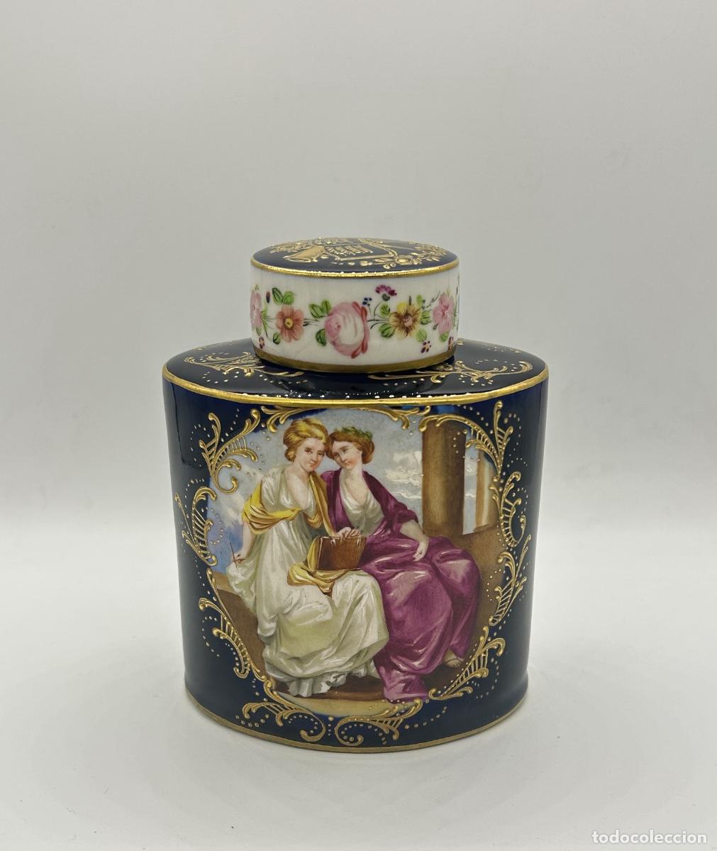Antiquit&auml;ten: ELEGANTE Y ANTIGUO BOTE DE PORCELANA AZUL COBALT. TIPO SEVRES. PINTADO A MANO