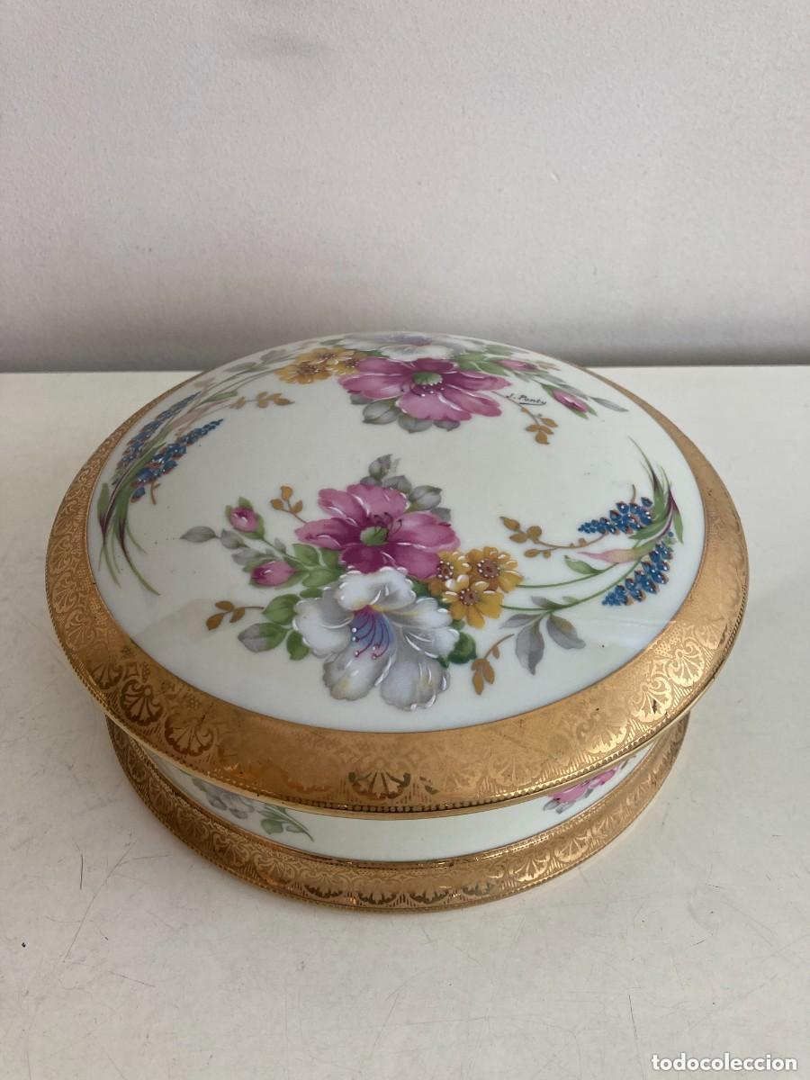 Antiquit&auml;ten: LIMOGES FRANCE DECORATIVA CAJA CON TAPA DE PORCELANA PINTADA A MANO FIRMADA Y SELLADA
