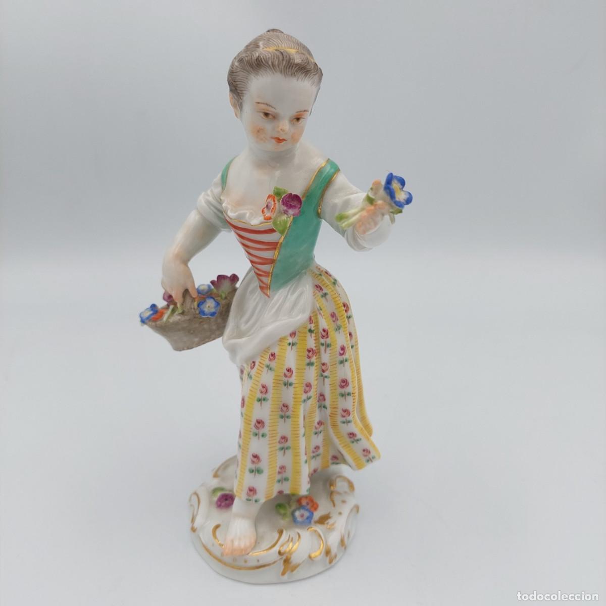 Antig&uuml;edades: Figura de porcelana alemana Meissen recolectora de flores