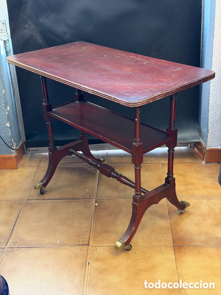 Antiquit&eacute;s: Antigua Mesa Inglesa de Ruedas