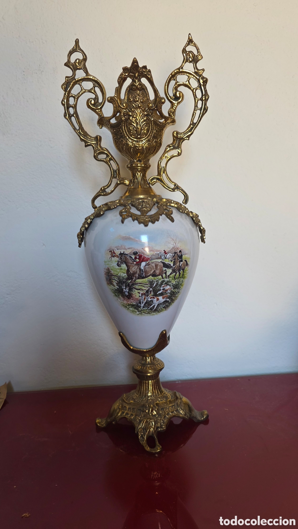 Antig&uuml;edades: Antiguo jarron laton y porcelana